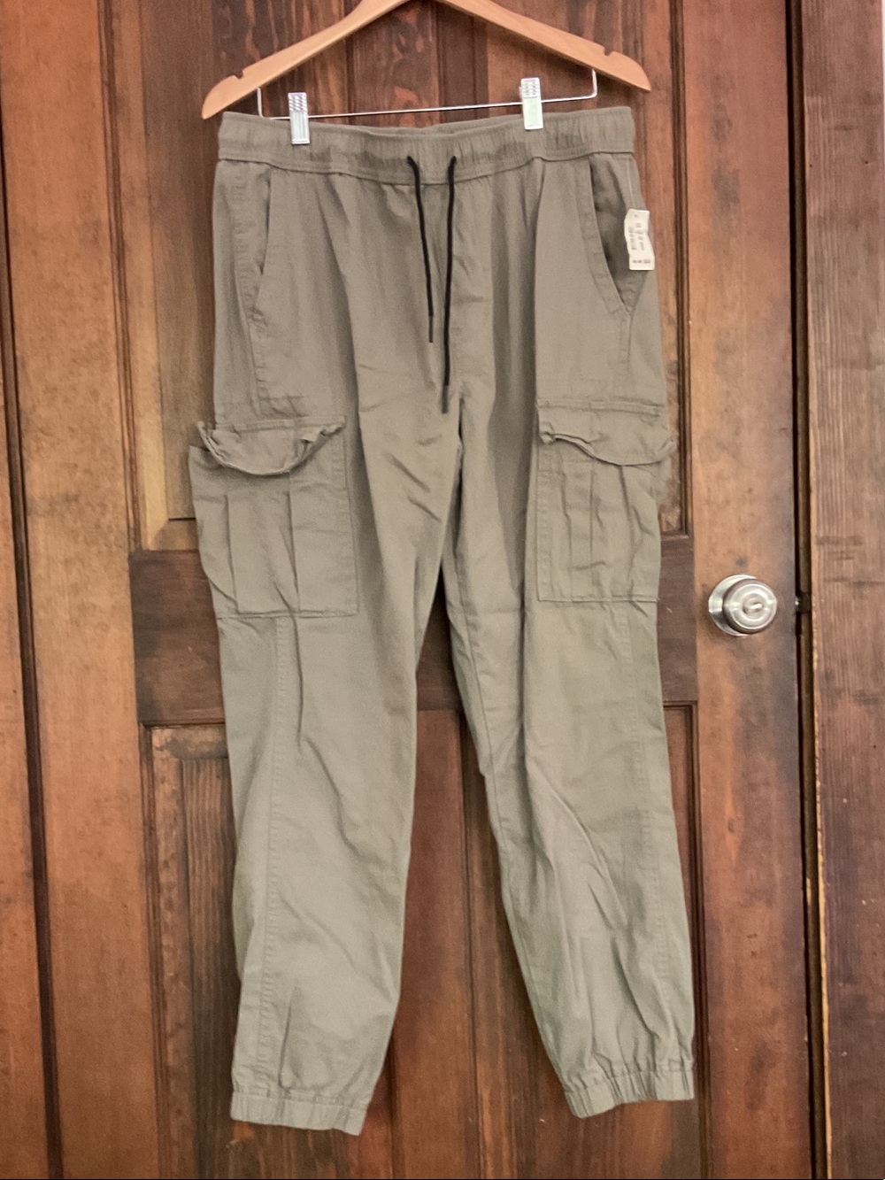 Aeropostale Men's Olive Green Cargo Joggers with Drawstring